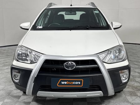 2015-Toyota-Etios-Cross-15-XS-5-dr_13