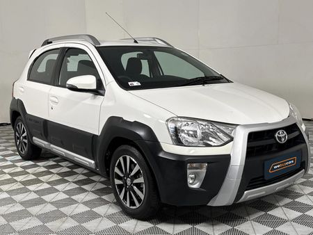 2015-Toyota-Etios-Cross-15-XS-5-dr_14