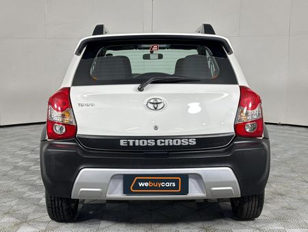 2015-Toyota-Etios-Cross-15-XS-5-dr_16