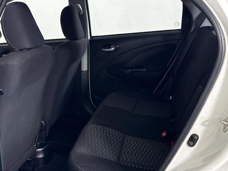 2015-Toyota-Etios-Cross-15-XS-5-dr_3