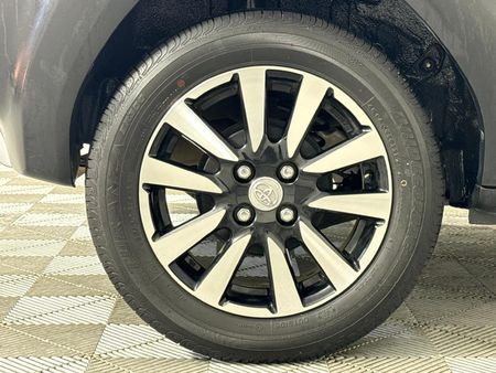2015-Toyota-Etios-Cross-15-XS-5-dr_6
