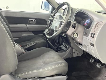 2019-Nissan-NP300-25-TDi-4x4-Double-Cab_9