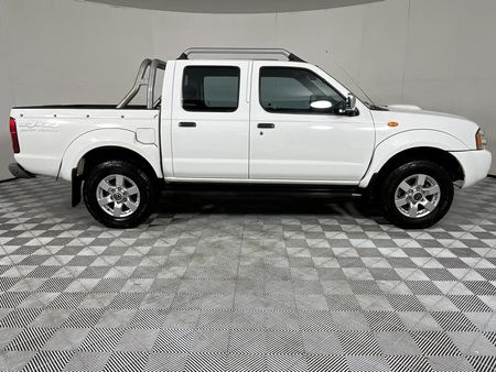 2019-Nissan-NP300-25-TDi-4x4-Double-Cab_15