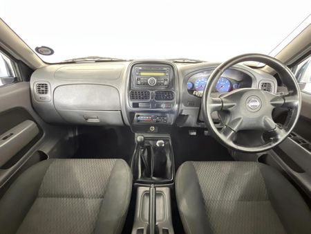 2019-Nissan-NP300-25-TDi-4x4-Double-Cab_1