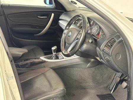 2008-BMW-1-Series-120i-5-dr_9