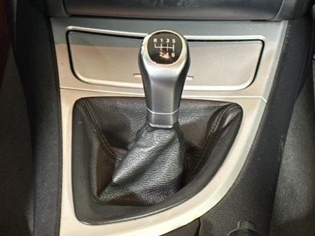 2008-BMW-1-Series-120i-5-dr_10