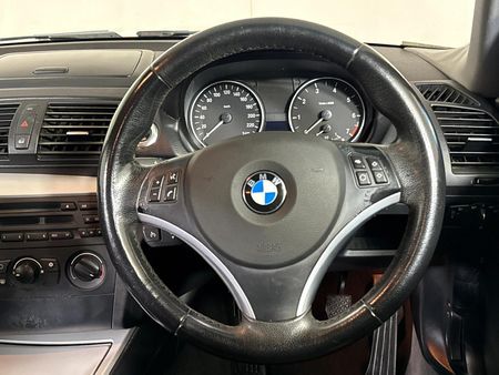 2008-BMW-1-Series-120i-5-dr_11