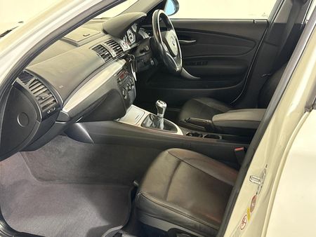 2008-BMW-1-Series-120i-5-dr_8