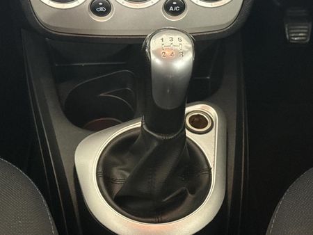 2014-Ford-Figo-14-Trend_9