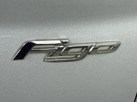 2014-Ford-Figo-14-Trend_10