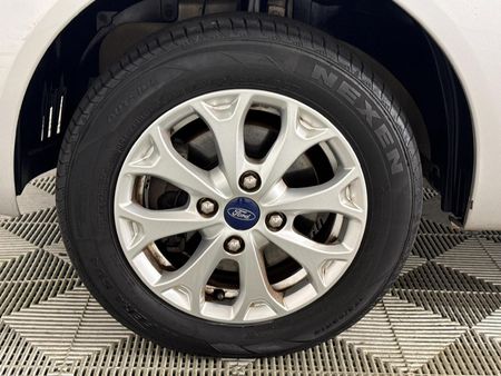 2014-Ford-Figo-14-Trend_4