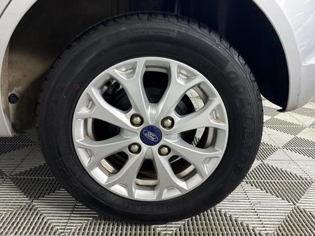 2014-Ford-Figo-14-Trend_6