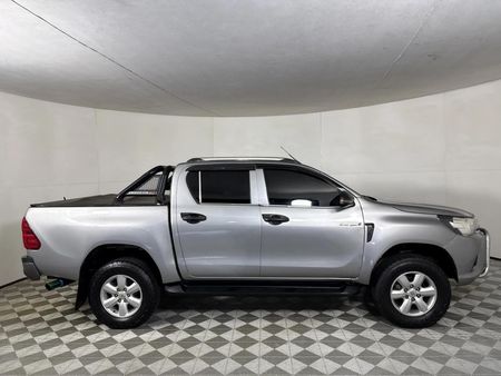 2018-Toyota-Hilux-24-GD-6-Raised-Body-SRX-Double-Cab_12