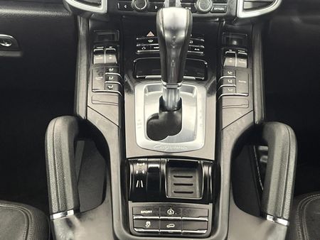 2012-Porsche-Cayenne-Diesel-Auto_10