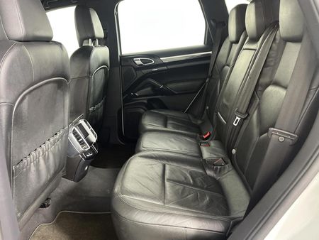 2012-Porsche-Cayenne-Diesel-Auto_3