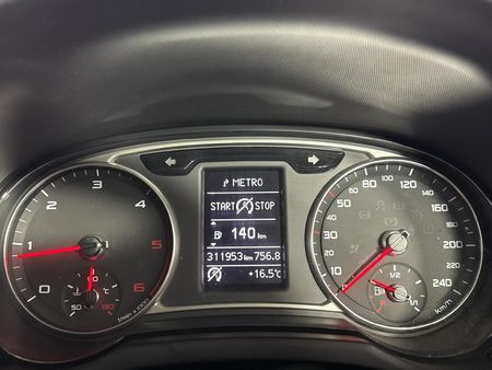 2013-Audi-A1-Sportback-16-TDI-Ambition_2