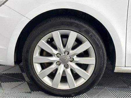 2013-Audi-A1-Sportback-16-TDI-Ambition_4