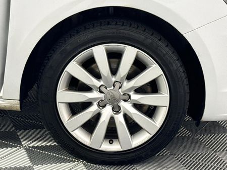 2013-Audi-A1-Sportback-16-TDI-Ambition_5