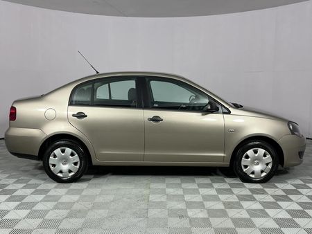 2014-Volkswagen-Polo-Vivo-14-Trendline-Auto_12