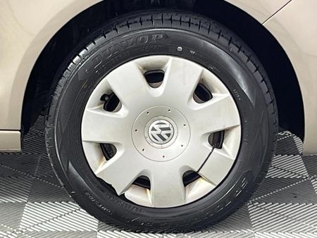 2014-Volkswagen-Polo-Vivo-14-Trendline-Auto_3
