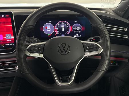 2025-Volkswagen-Tiguan-20TDI-R-Line-4Motion_11