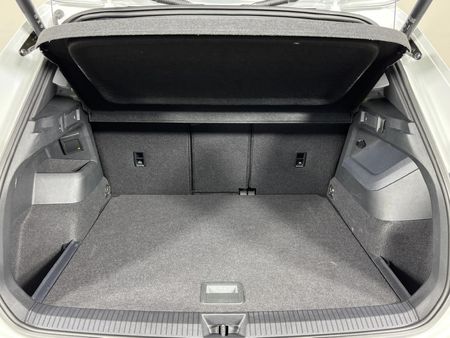 2025-Volkswagen-Tiguan-20TDI-R-Line-4Motion_13