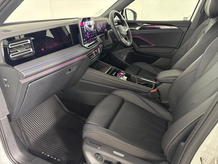 2025-Volkswagen-Tiguan-20TDI-R-Line-4Motion_8