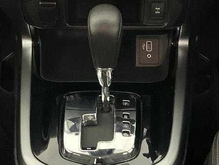 2023-Nissan-Navara-25-DDTi-LE-Plus-Auto-Double-Cab_10