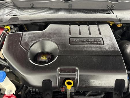 2019-Jaguar-E-Pace-D240-20D-S-177kW_12