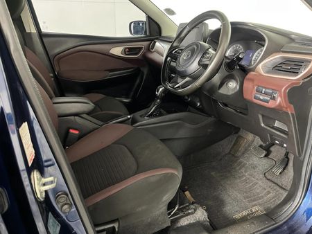 2024-Toyota-Starlet-Cross-15XS-Auto_9