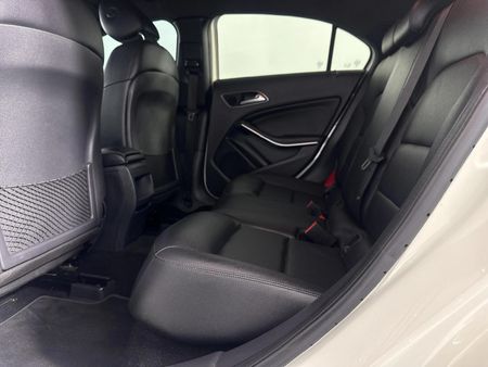 2015-Mercedes-Benz-A-Class-A-200-BE-Auto_3