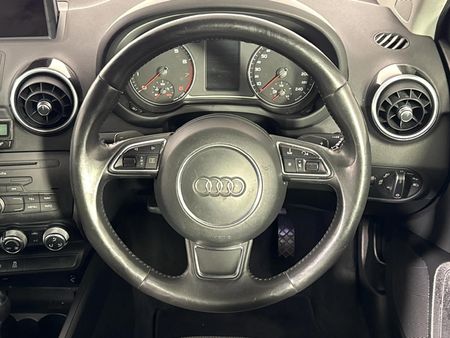 2013-Audi-A1-Sportback-14-TFSI-Ambition-Auto_10