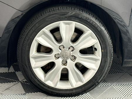 2013-Audi-A1-Sportback-14-TFSI-Ambition-Auto_3
