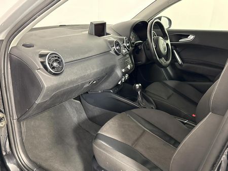 2013-Audi-A1-Sportback-14-TFSI-Ambition-Auto_7