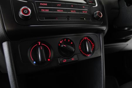 2022-Volkswagen-Polo-Vivo-14-Trendline-5-dr_13