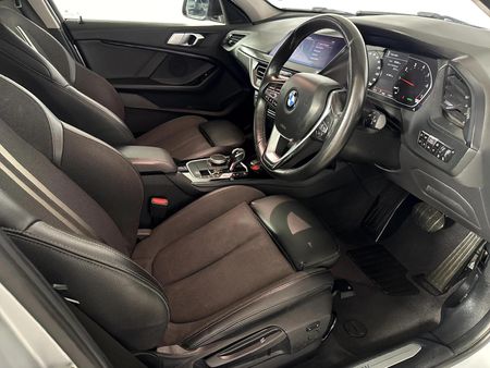 2021-BMW-1-Series-118i-Sport-Line_9