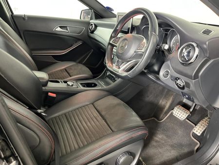 2020-Mercedes-Benz-GLA-200-Auto_9