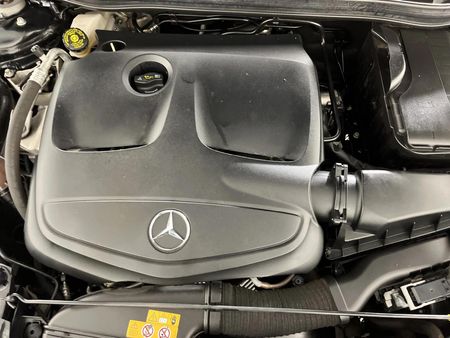 2020-Mercedes-Benz-GLA-200-Auto_12