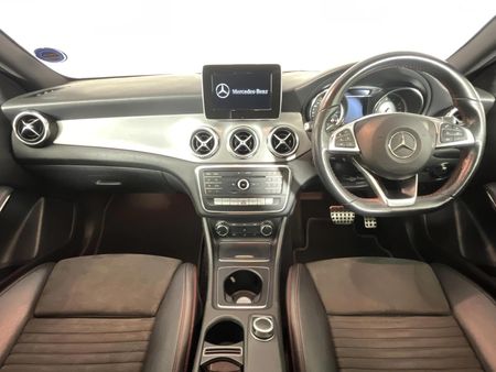 2020-Mercedes-Benz-GLA-200-Auto_1