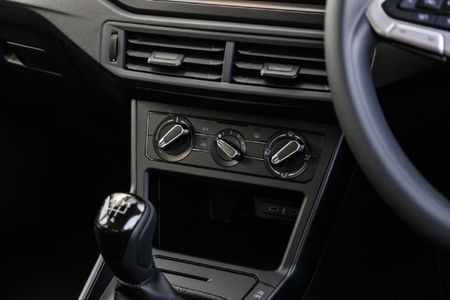 2026-Volkswagen-Polo-10-TSI_26