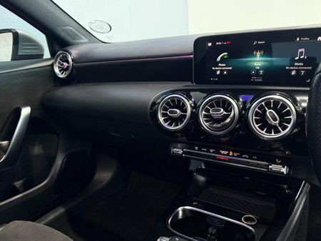 2018-Mercedes-Benz-A-Class-AMG-Line-A250-Sport-Auto_15