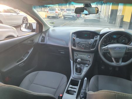 2020-Ford-Focus-20-EcoBoost-ST1_12