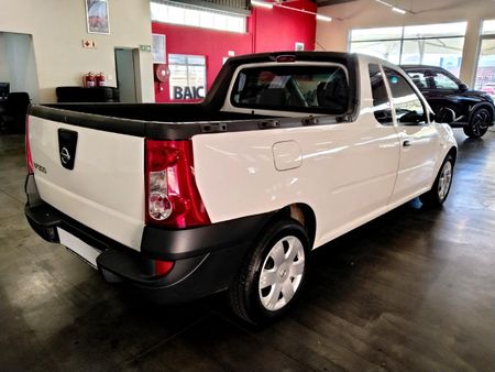 2022-Nissan-NP200-16-AC-Safety-Pack_4