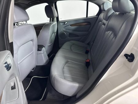 2008-Jaguar-X-Type-22D-SE_3