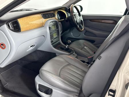 2008-Jaguar-X-Type-22D-SE_8