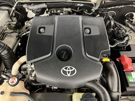 2019-Toyota-Fortuner-24-GD-6-Raised-Body-Auto_11
