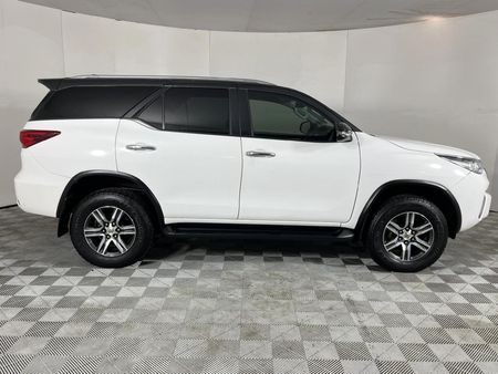 2019-Toyota-Fortuner-24-GD-6-Raised-Body-Auto_15