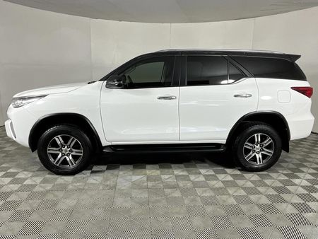 2019-Toyota-Fortuner-24-GD-6-Raised-Body-Auto_17