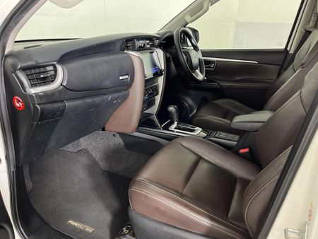 2019-Toyota-Fortuner-24-GD-6-Raised-Body-Auto_8