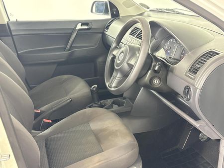 2014-Volkswagen-Polo-Vivo-14-Trendline-5-dr_9
